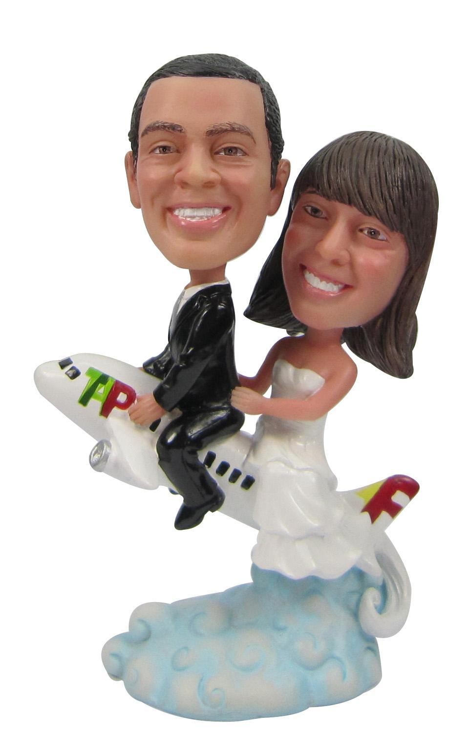 Couple sitting on the plane bobble head cake topper