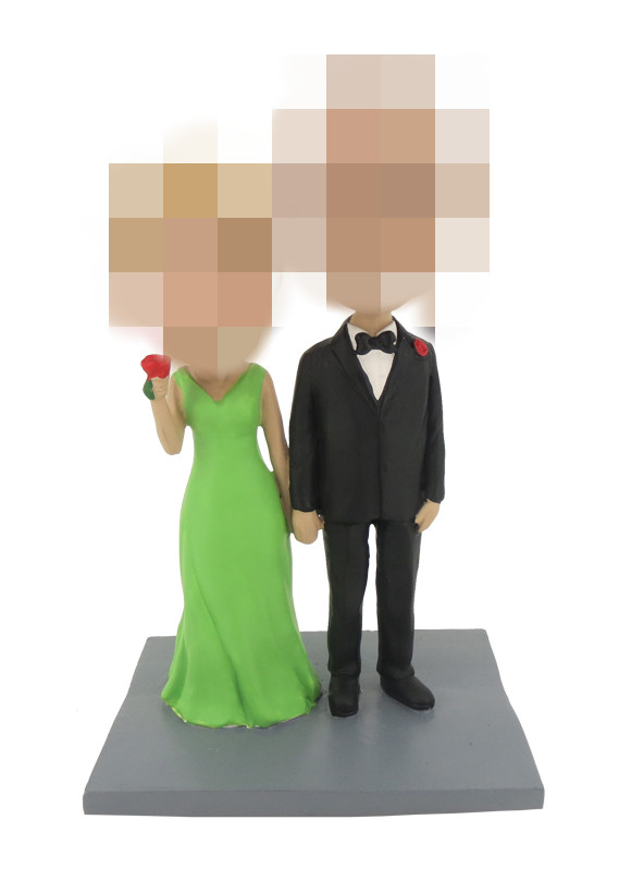 custom bobblehead couple hand in hand
